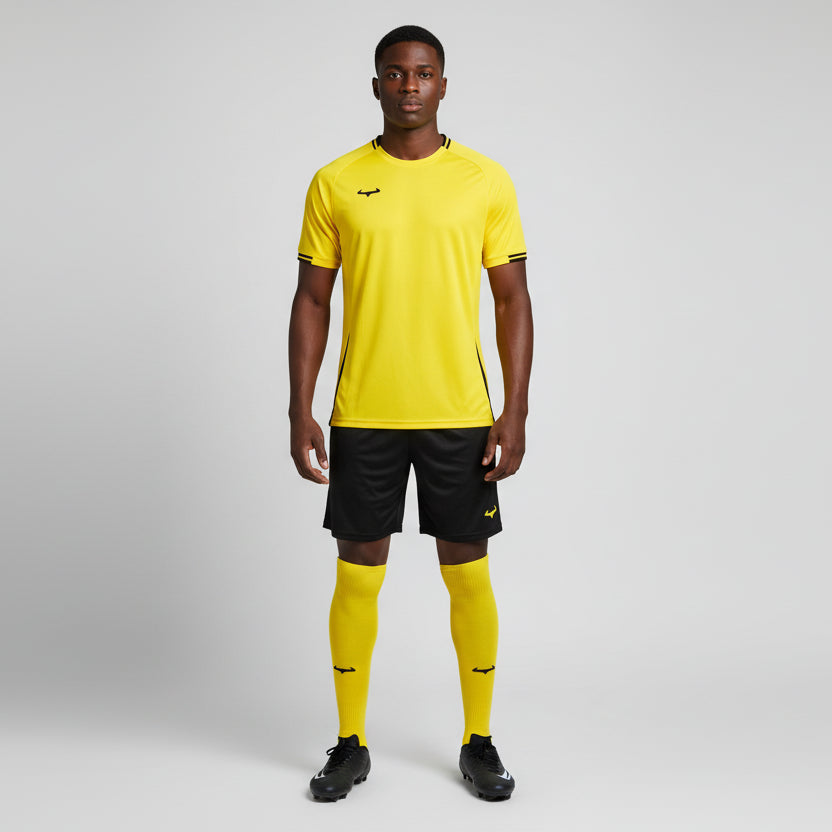 Demon Athletics AeroSwift Dri-FIT Komplett-Set – T-Shirt, Shorts & Fußballsocken in Schwarz/Gelb - perfekt für Training